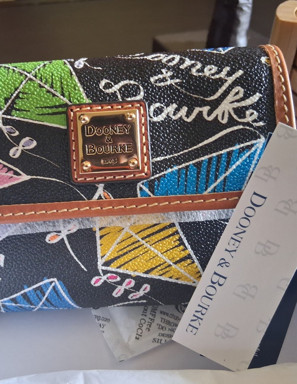 NWT Dooney & Bourke Black Multi Kite Small Wallet